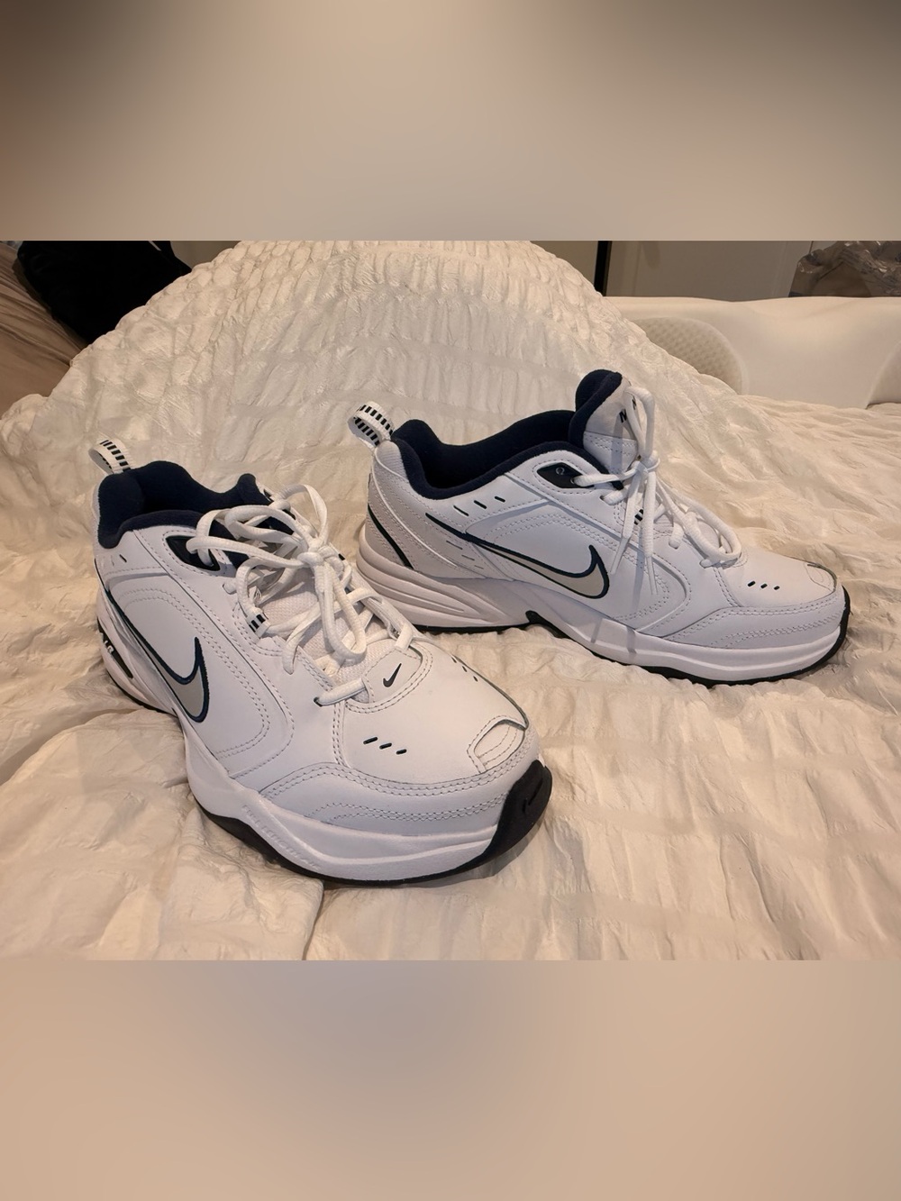 Nike Air Monarch Men’s White Navy Training Shoes size 9, brand new - Picture 2 of 4